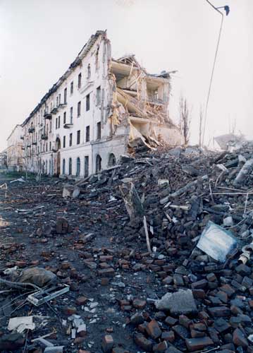 houses in rubble Grozny